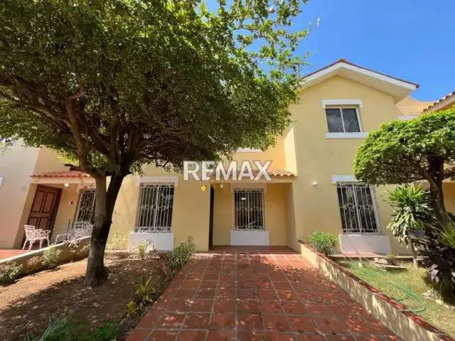 Townhouse en Villa Los Arenales. Circunvalación 2