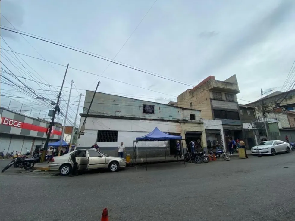 Venta de Casa Comercial en Catia 250000$. Alto Tránsito peatonal 200m2 - 4