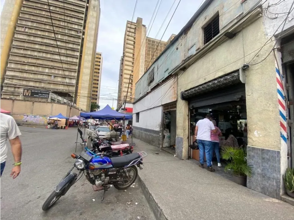 Venta de Casa Comercial en Catia 250000$. Alto Tránsito peatonal 200m2 - 5