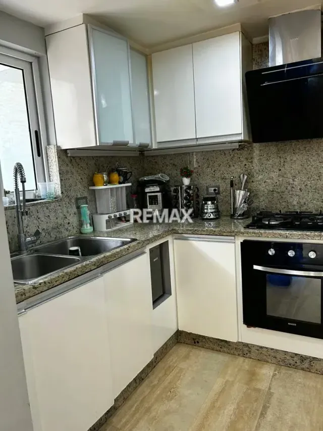 En venta Townhouse, Res. Villas de Camoruco - 3