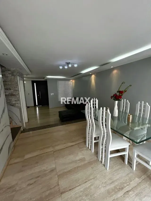 En venta Townhouse, Res. Villas de Camoruco - 10