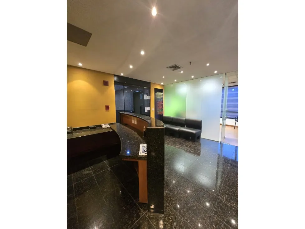 OFICINA EN ALQUILER 300 M2 - URB CHACAO - 2