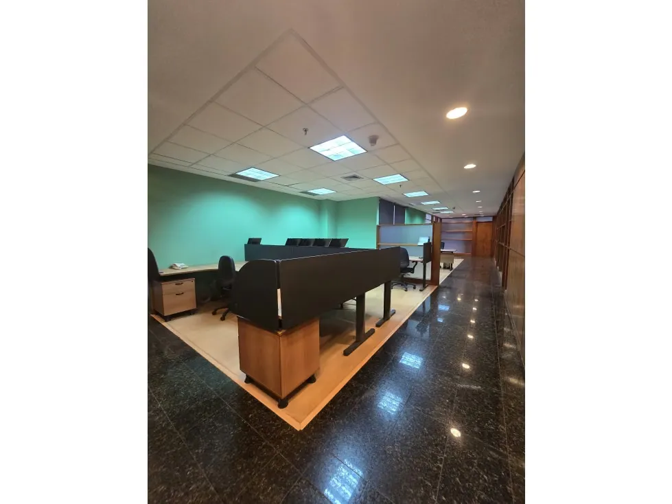 OFICINA EN ALQUILER 300 M2 - URB CHACAO - 4