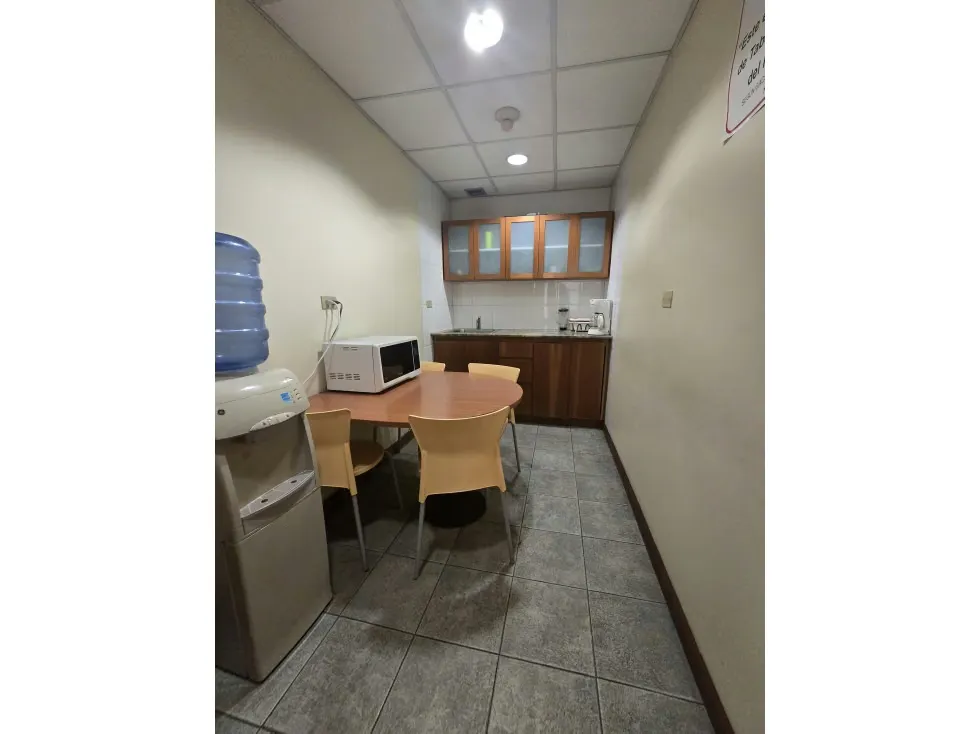OFICINA EN ALQUILER 300 M2 - URB CHACAO - 6
