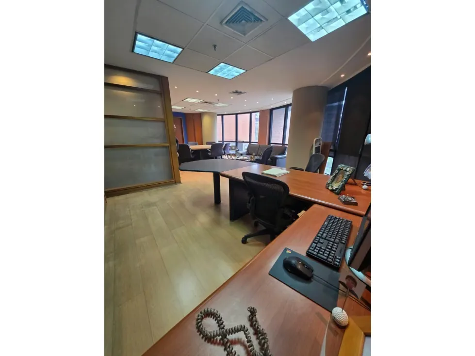 OFICINA EN ALQUILER 300 M2 - URB CHACAO - 10