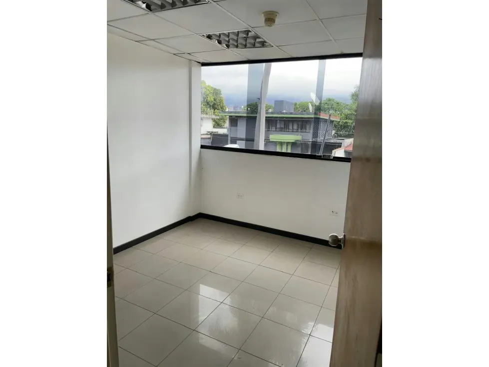 Se vende clinica 1000m2 Chuao 8916 - 31