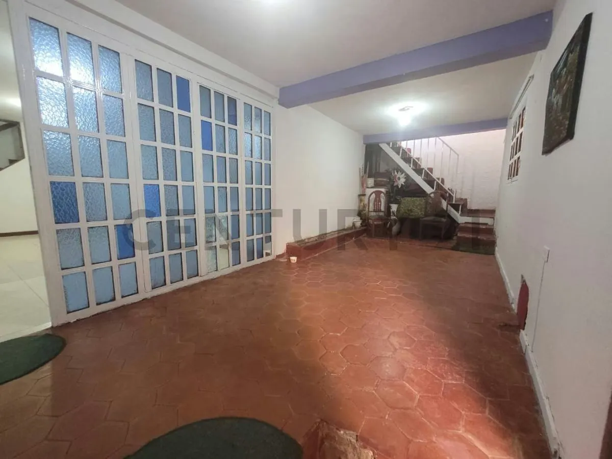 Casa en venta, 2 niveles - 2
