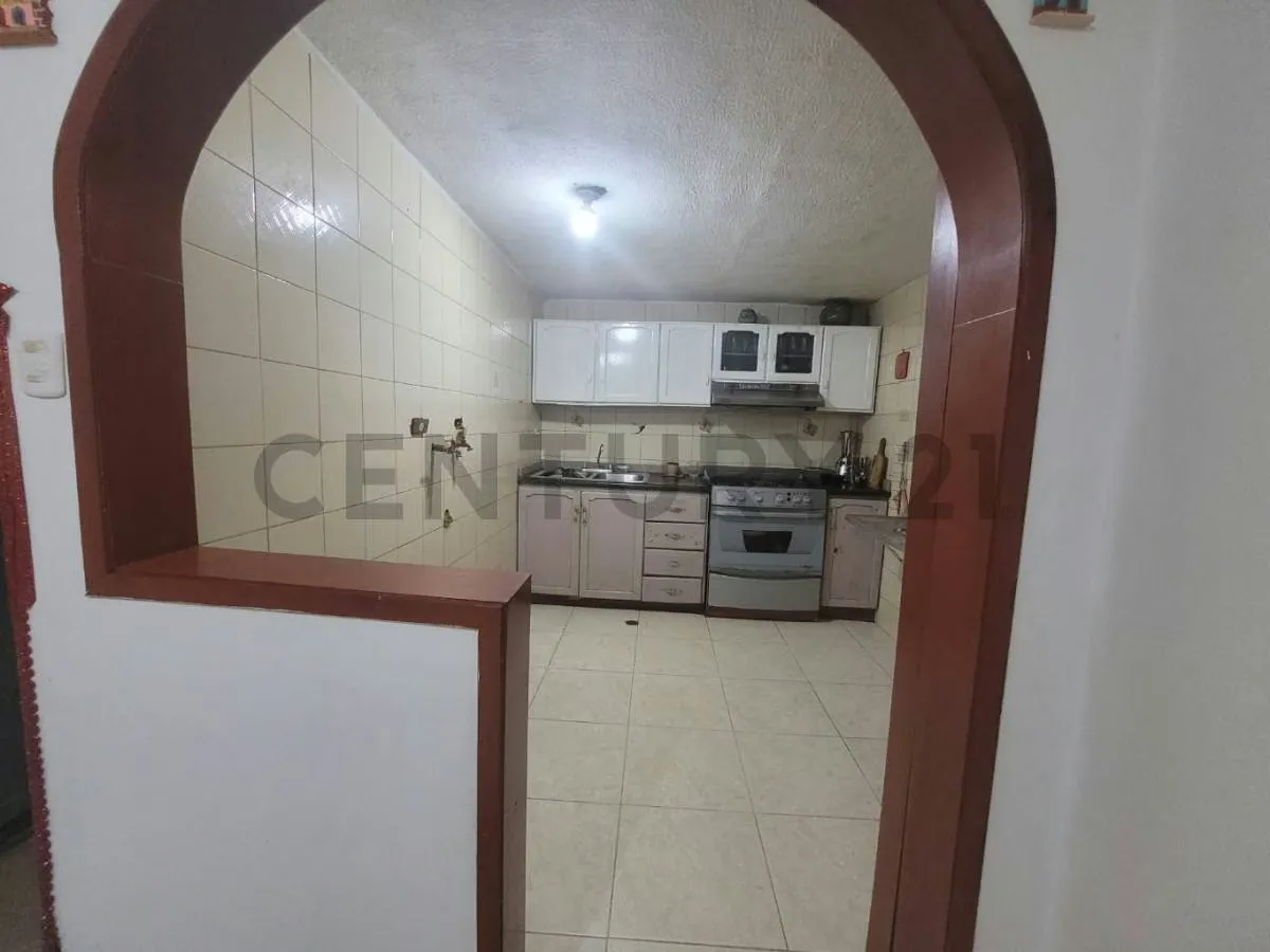 Casa en venta, 2 niveles - 5