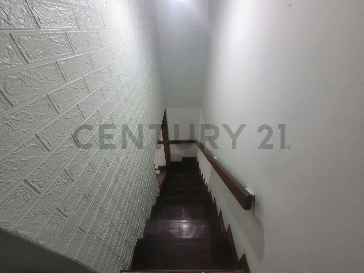 Casa en venta, 2 niveles - 6