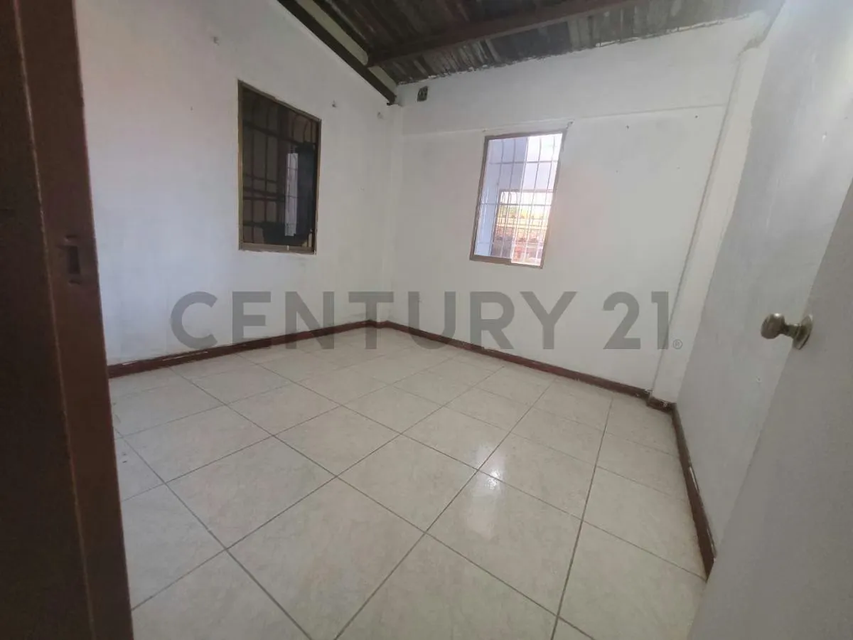 Casa en venta, 2 niveles - 7