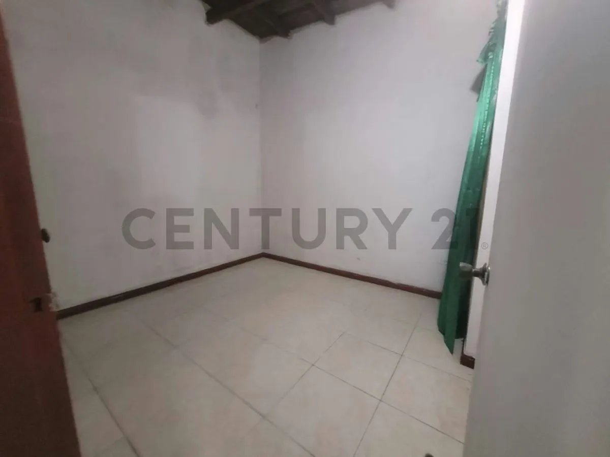Casa en venta, 2 niveles - 8