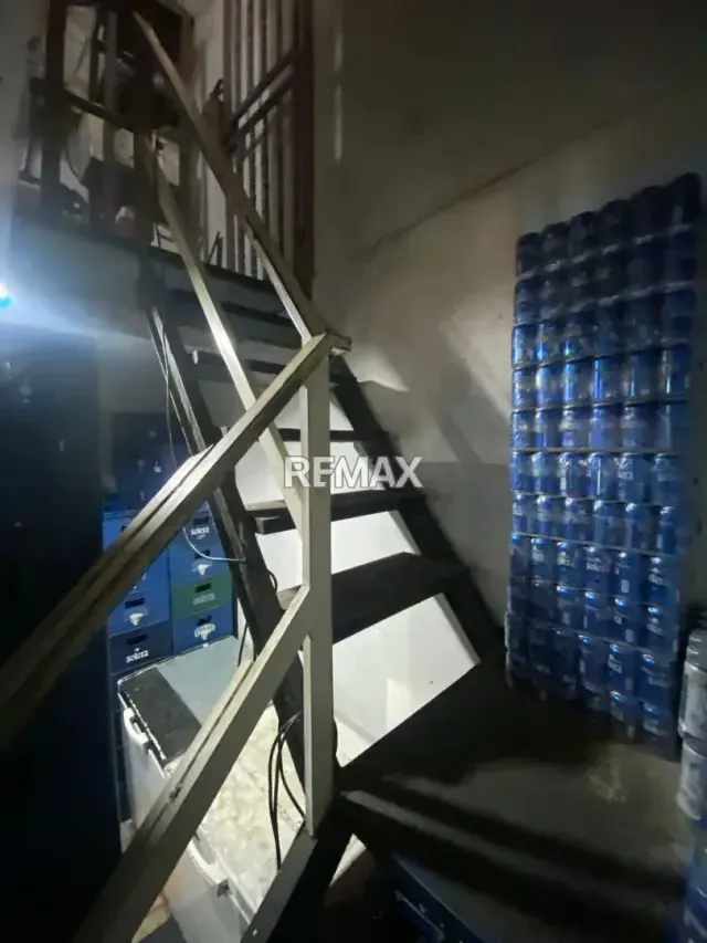 Traspaso de Fondo de Comercio: Licorería 100% Activa y Facturando - 16