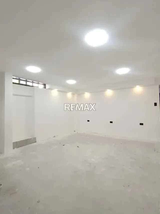 Se Alquila local Comercial Esquinero Barrio obrero - 6