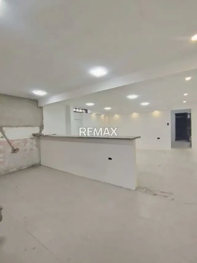 Se Alquila local Comercial Esquinero Barrio obrero - 7