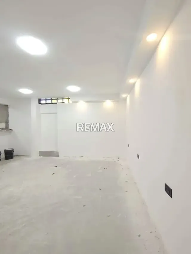 Se Alquila local Comercial Esquinero Barrio obrero - 8