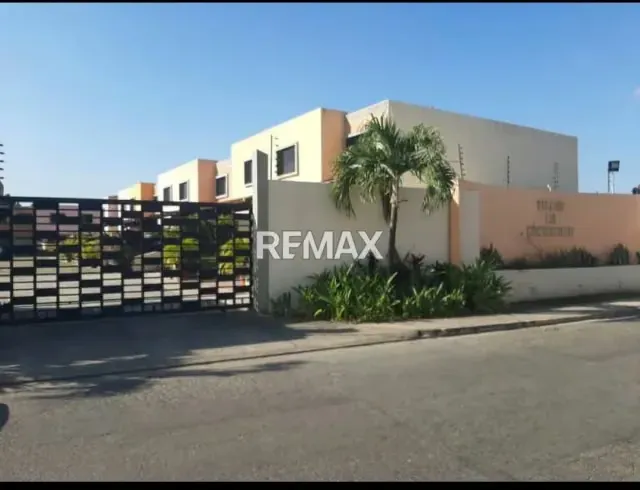 Se ofrece en Venta Thowhouse en Villas La Encantada. San Diego. - 3