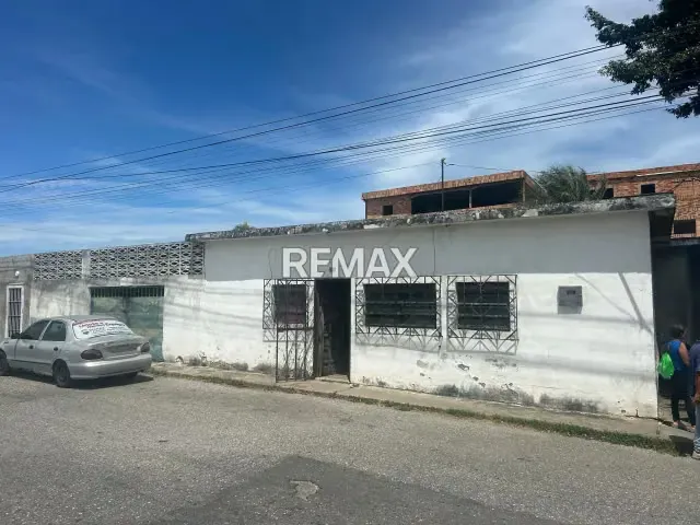 VENDO CASA COMERCIAL EN CENTRO DE CABUDARE - 4