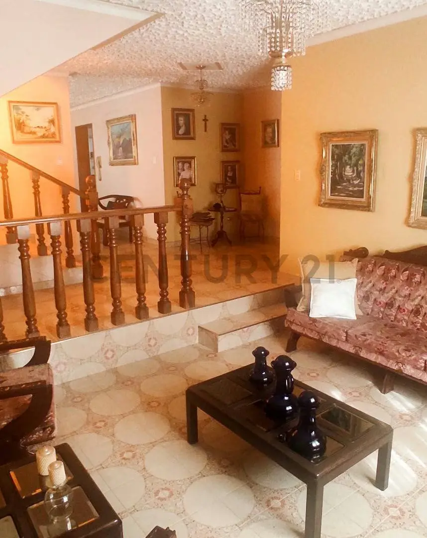 CENTURY 21 Confort Casa en la Urb El Pedregal ideal para remodelar Ubicado e - 3