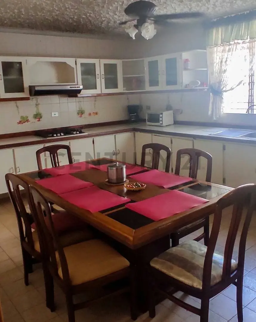 CENTURY 21 Confort Casa en la Urb El Pedregal ideal para remodelar Ubicado e - 4