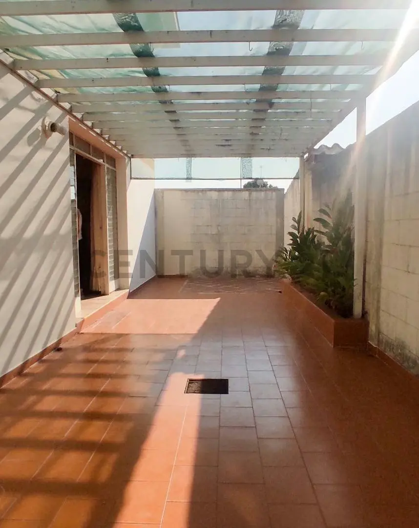 CENTURY 21 Confort Casa en la Urb El Pedregal ideal para remodelar Ubicado e - 5