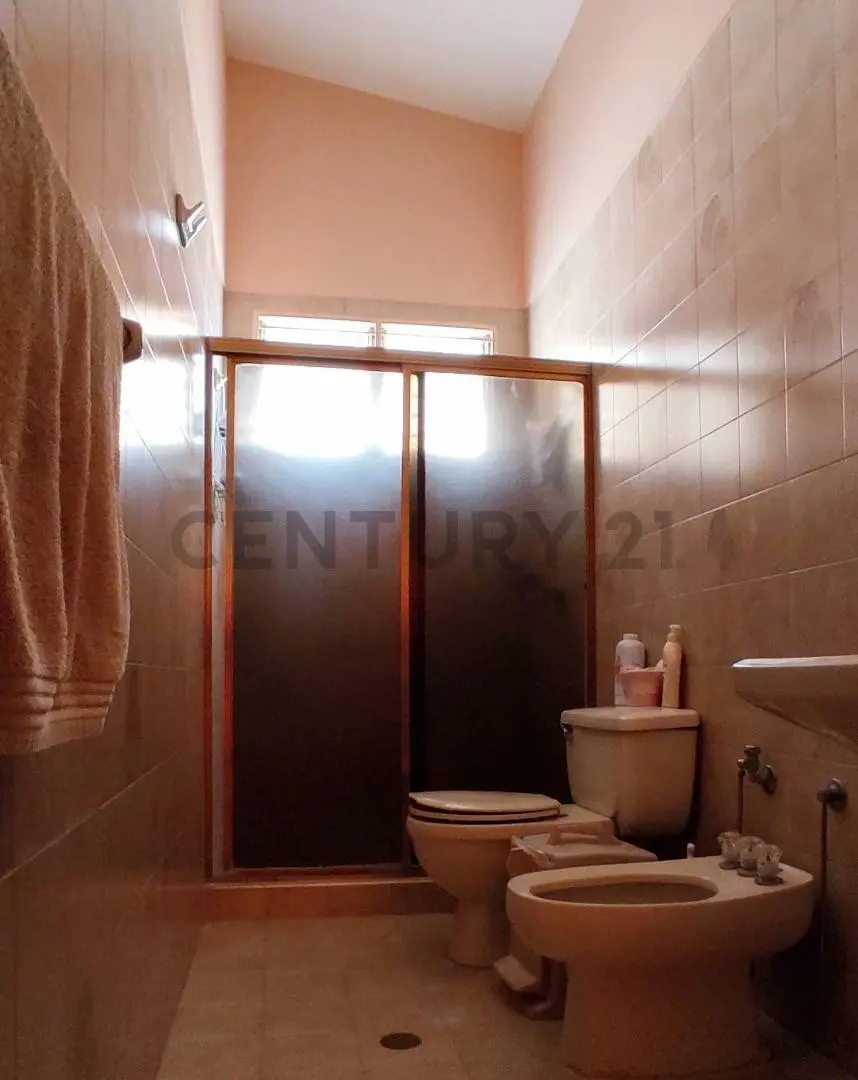 CENTURY 21 Confort Casa en la Urb El Pedregal ideal para remodelar Ubicado e - 7