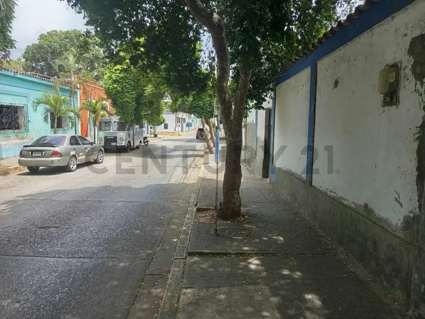 Casa y terreno, zona colonial, Asunción, Isla de Margarita