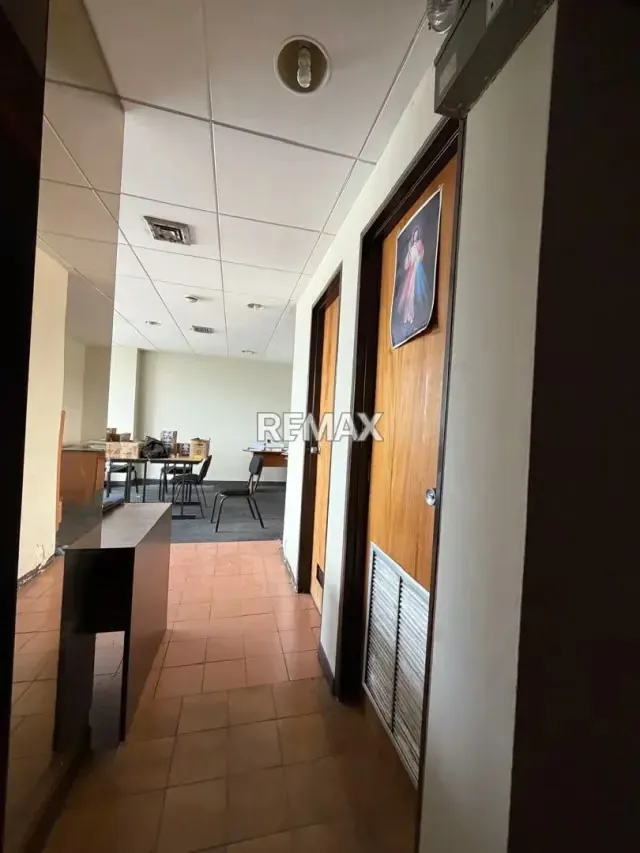 Tu próximo éxito em Oficina Premium de 63 m² en el C.C. Camoruco – Piso Alto con Vista Panorámica - 16