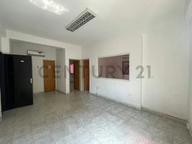 Excelente oficina de 65 mts2 en alquiler en Los Chaguaramos. - 12