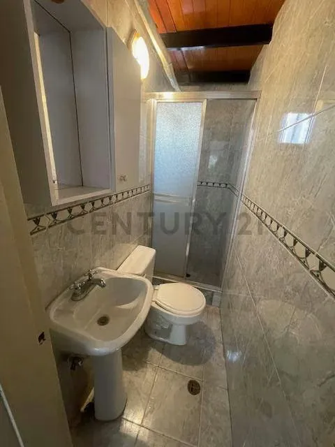 Excelente oficina de 65 mts2 en alquiler en Los Chaguaramos. - 20