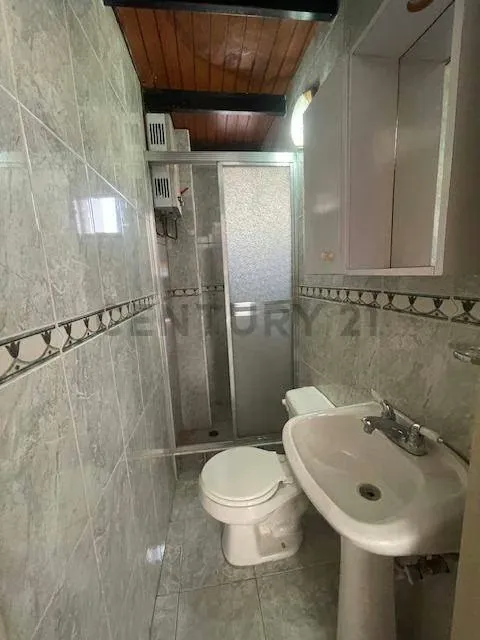 Excelente oficina de 65 mts2 en alquiler en Los Chaguaramos. - 21