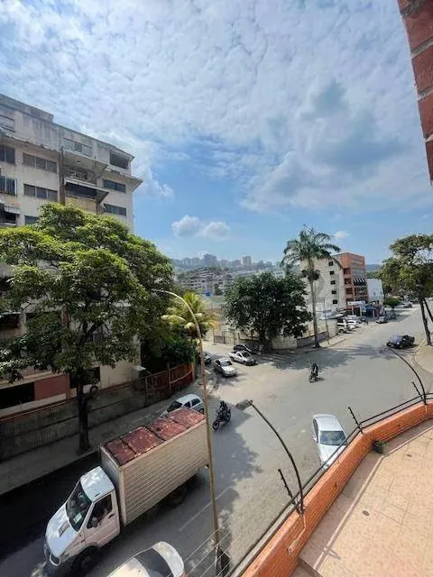 Excelente oficina de 65 mts2 en alquiler en Los Chaguaramos. - 23
