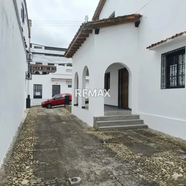 casa en venta Ubicada estratégicamente en pleno centro, bajando de la calle 9