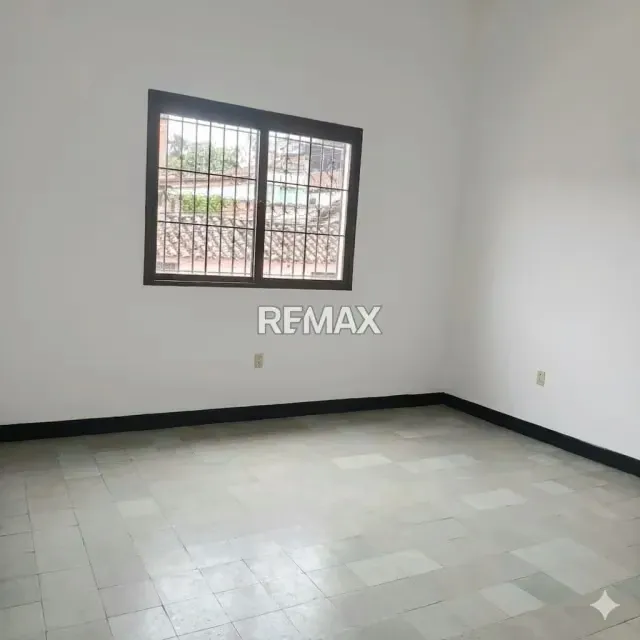 casa en venta Ubicada estratégicamente en pleno centro, bajando de la calle 9 - 13