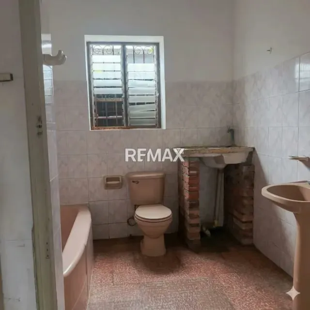 casa en venta Ubicada estratégicamente en pleno centro, bajando de la calle 9 - 15