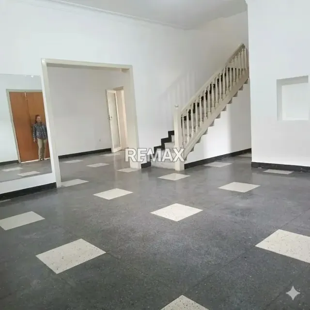 casa en venta Ubicada estratégicamente en pleno centro, bajando de la calle 9 - 10