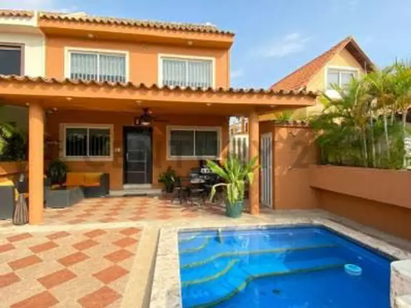 Ofrece en Venta Palafito ubicado en el conjunto Residencial Casas Bote C, L.