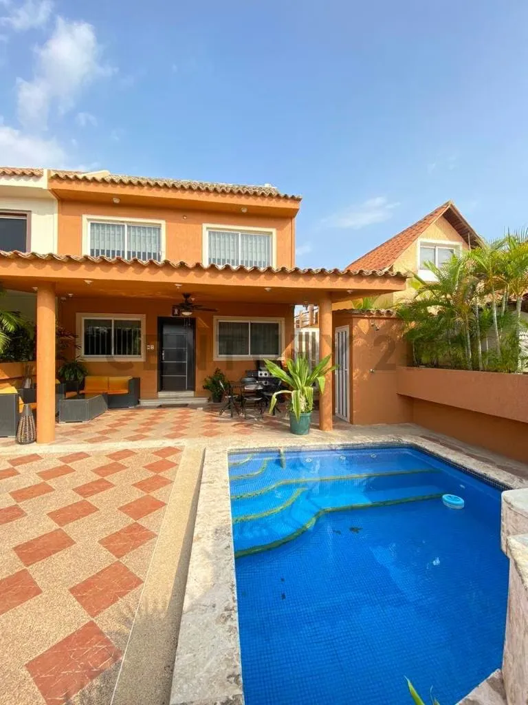 Ofrece en Venta Palafito ubicado en el conjunto Residencial Casas Bote C, L.