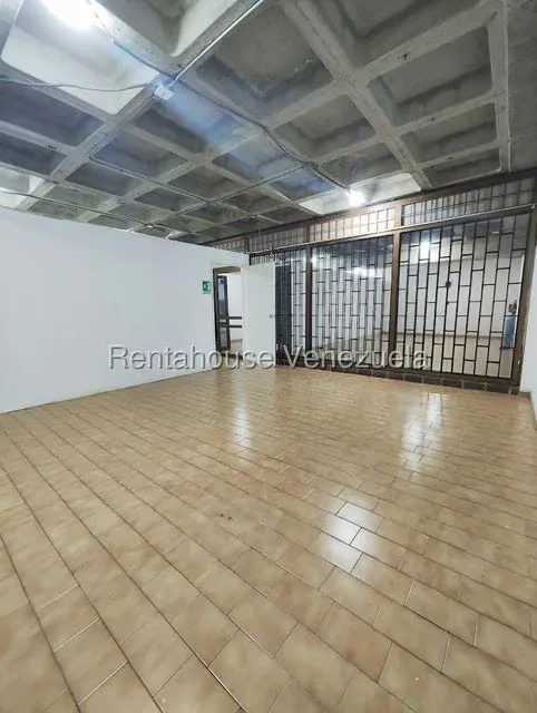 Local Comercial en Alquiler en Los Dos Caminos, Distrito Metropolitano - 12