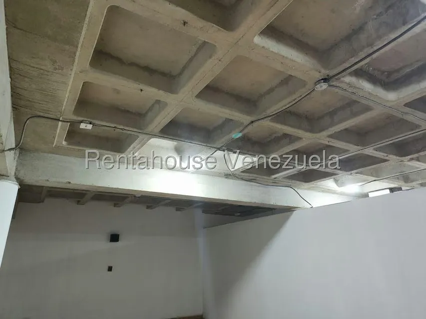 Local Comercial en Alquiler en Los Dos Caminos, Distrito Metropolitano - 8