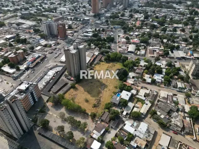 TERRENO EN ALQUILER AL LADO DEL EDIFICIO IPPLUZ, AVENIDA DELICIAS - 4