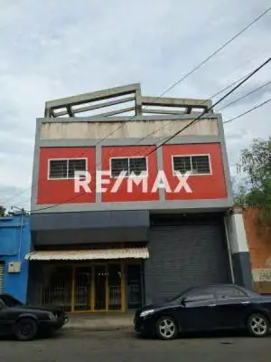 Se Vende Edificio Comercial con Galpón