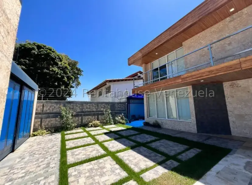 Casa (1 Nivel) en Venta en Prados del Este, Distrito Metropolitano — 2