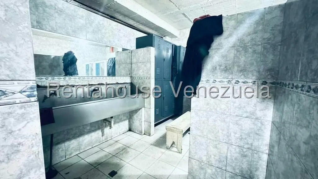 Galpon - Deposito en Venta en Parroquia La Candelaria, Distrito Metropolitano - 36