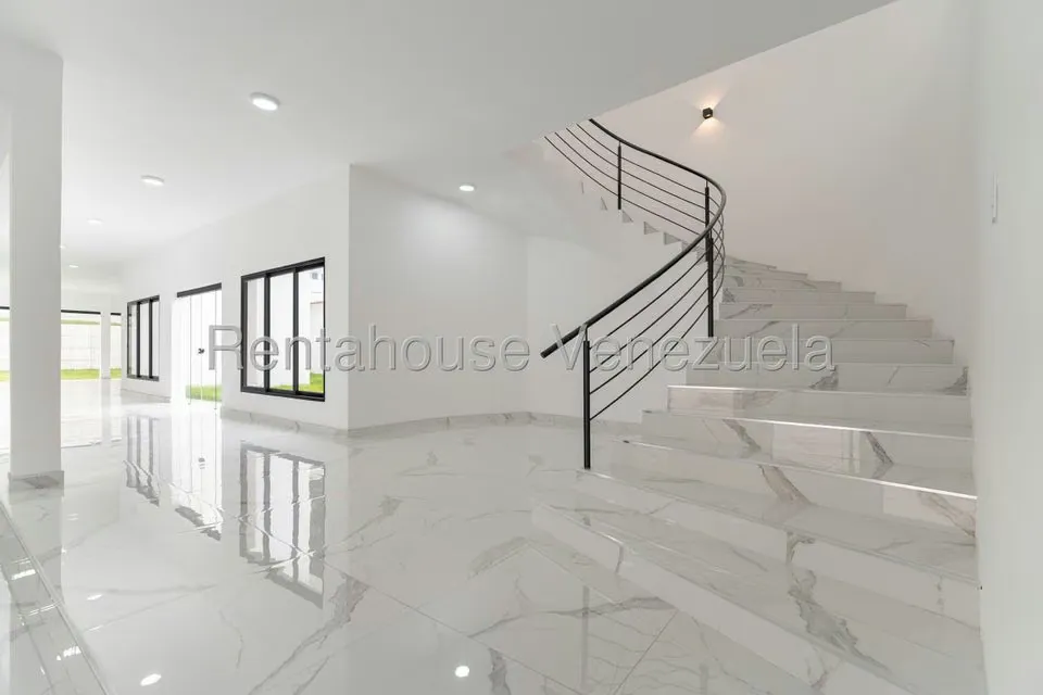 Casa (Duplex) en Venta en Country Club, Distrito Metropolitano - 17