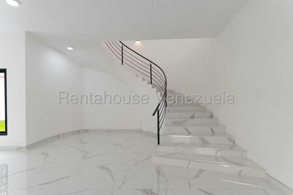 Casa (Duplex) en Venta en Country Club, Distrito Metropolitano - 18