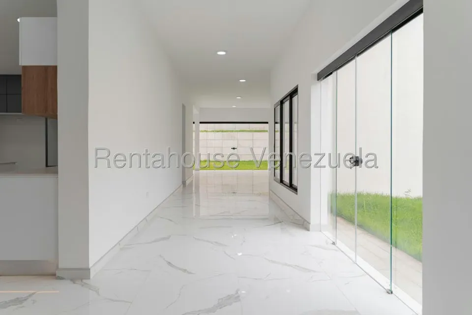 Casa (Duplex) en Venta en Country Club, Distrito Metropolitano - 23