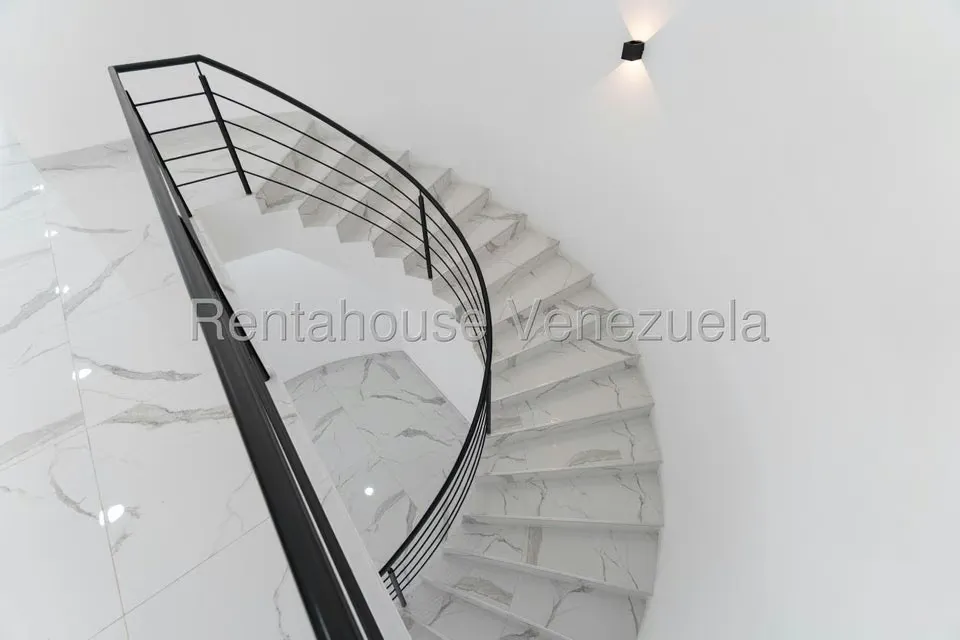 Casa (Duplex) en Venta en Country Club, Distrito Metropolitano - 25