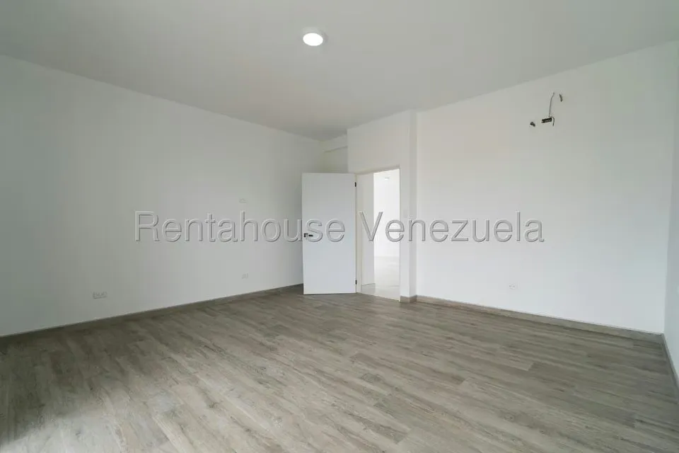 Casa (Duplex) en Venta en Country Club, Distrito Metropolitano - 29