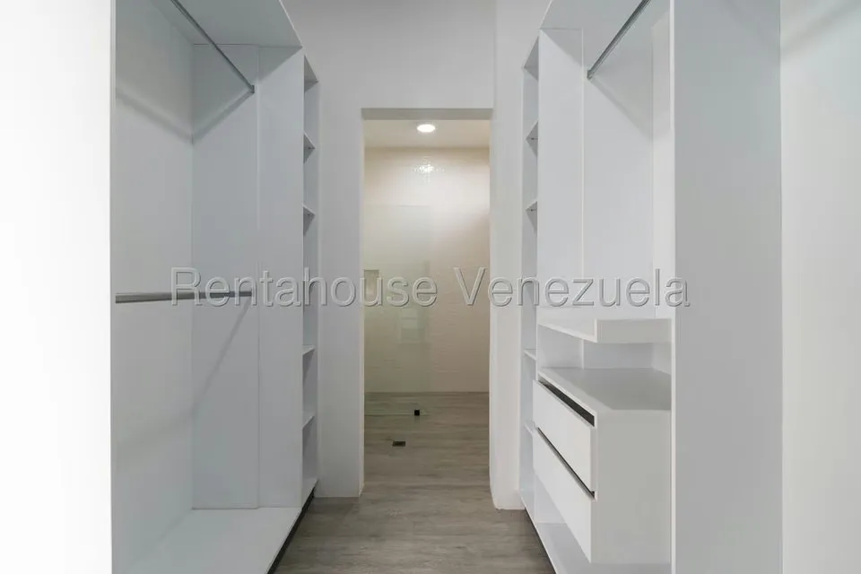 Casa (Duplex) en Venta en Country Club, Distrito Metropolitano - 30