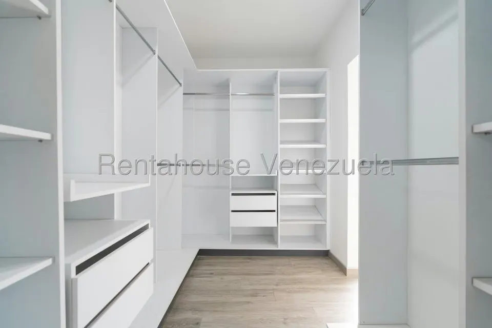 Casa (Duplex) en Venta en Country Club, Distrito Metropolitano - 32